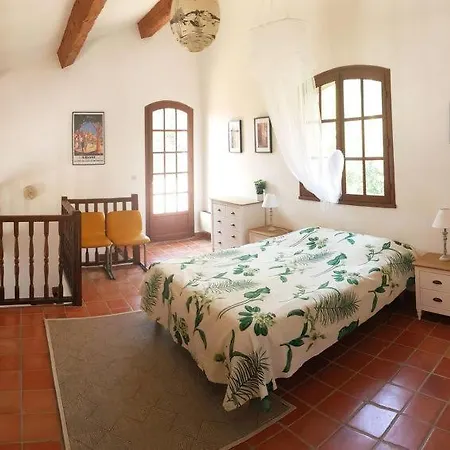 Hébergement de vacances Espero-pax Sleeps 8 Pool Wifi *