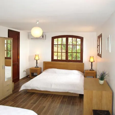 Espero-pax Sleeps 8 Pool Wifi *